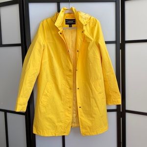 lands’ end yellow raincoat - size M Tall